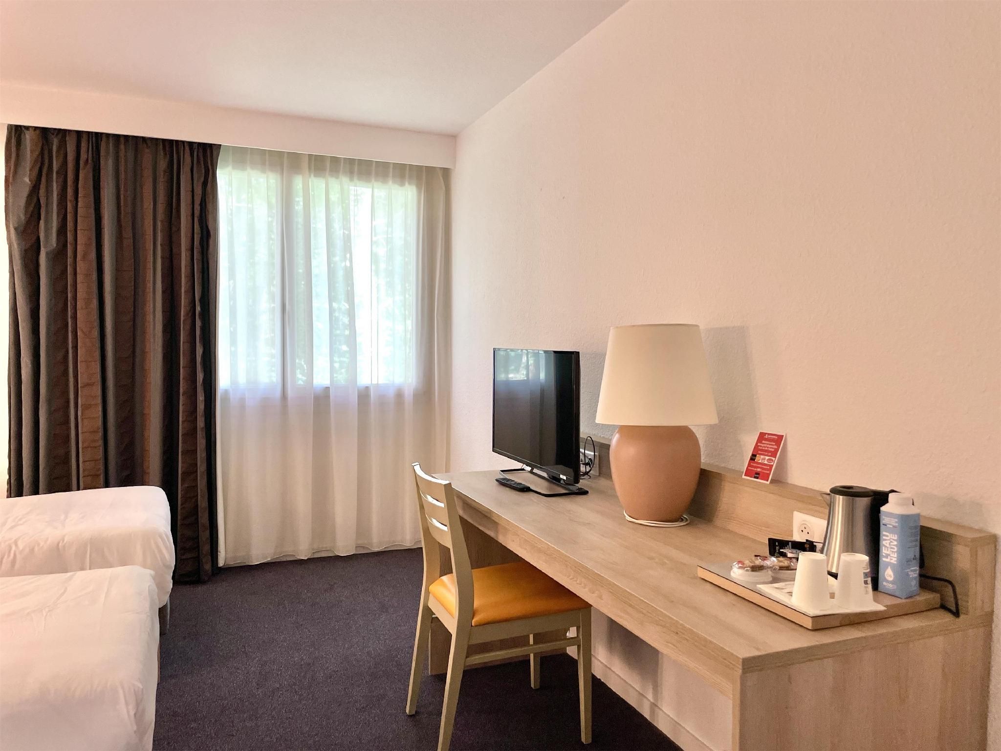 Kyriad Nemours Darvault 3 Single Beds Superior Room 2