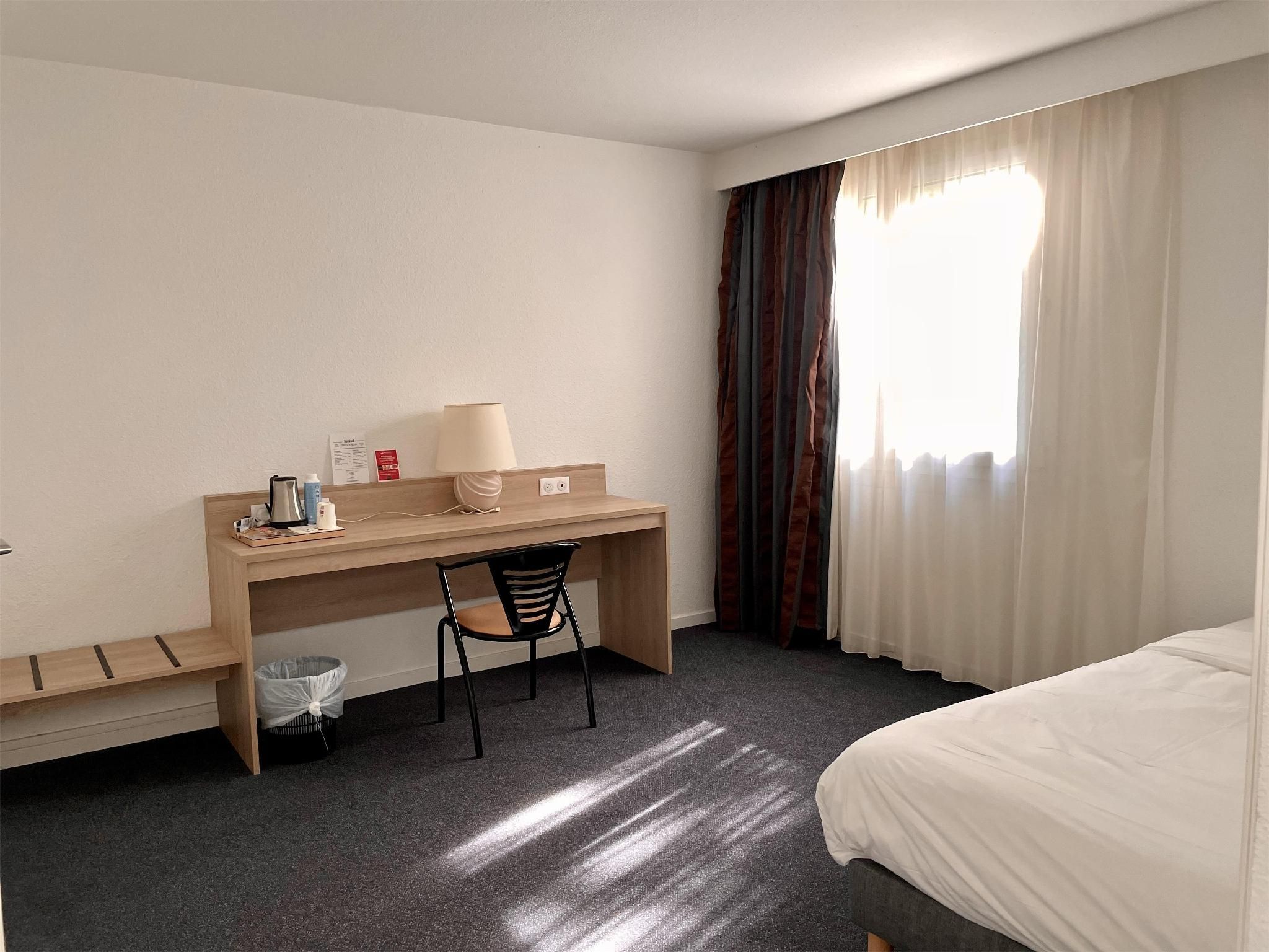 Kyriad Nemours Darvault 3 Single Beds Superior Room 3