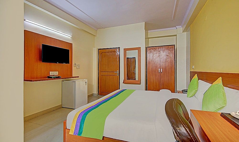 Treebo TMS Residency Deluxe Double Room 2