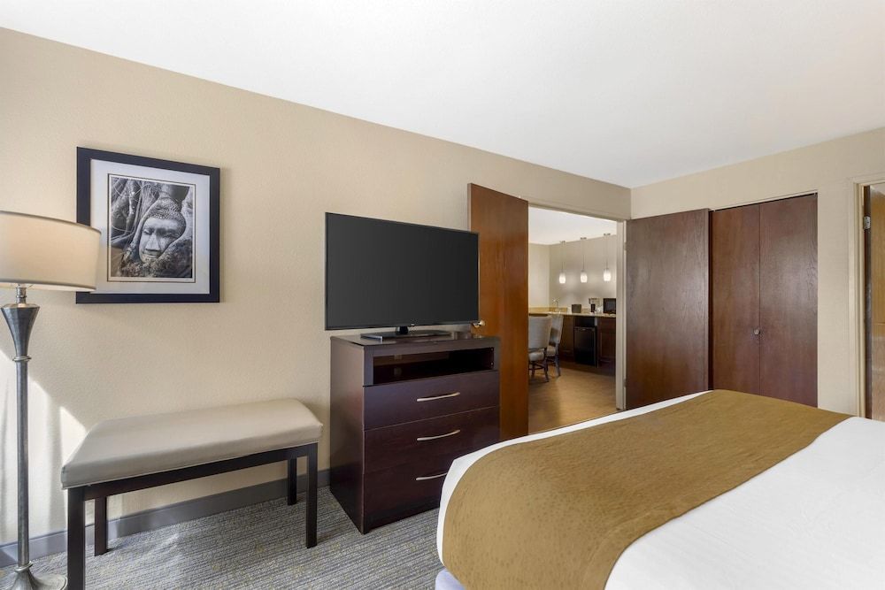 Suite, 1 King Bed, Refrigerator & Microwave, Golf View (Living Room)