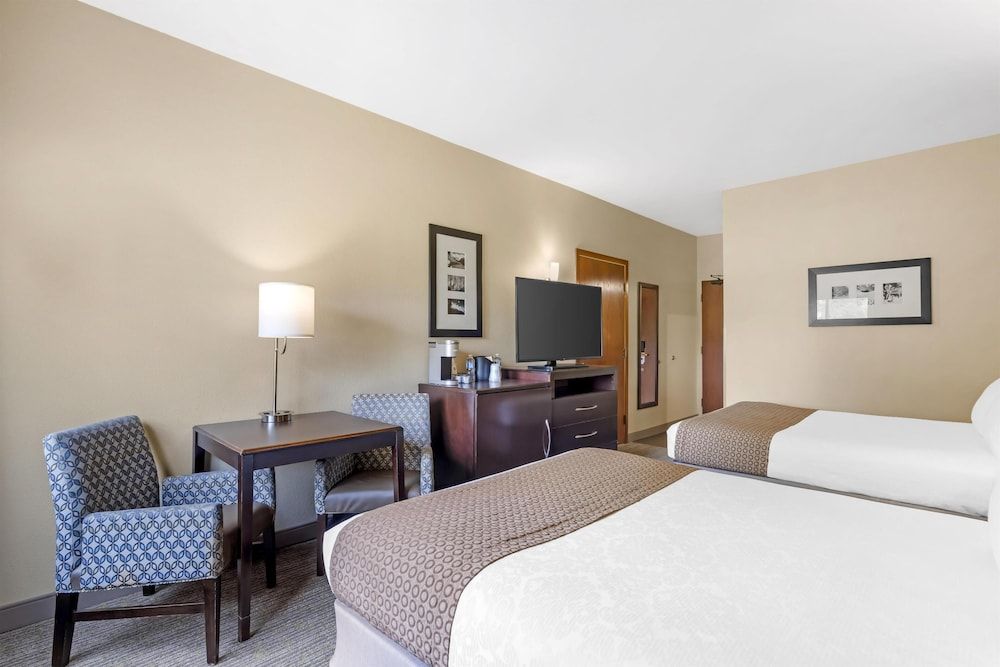Standard Room, 2 Queen Beds, Refrigerator, Golf View