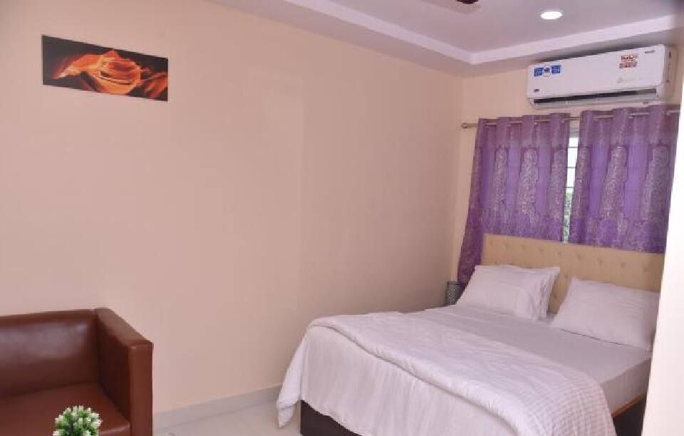 A Hotel & Convention Center Luxury 10