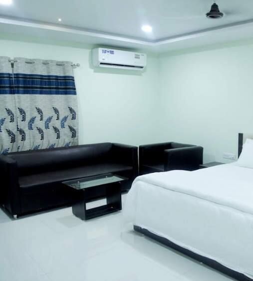 A Hotel & Convention Center Luxury 4