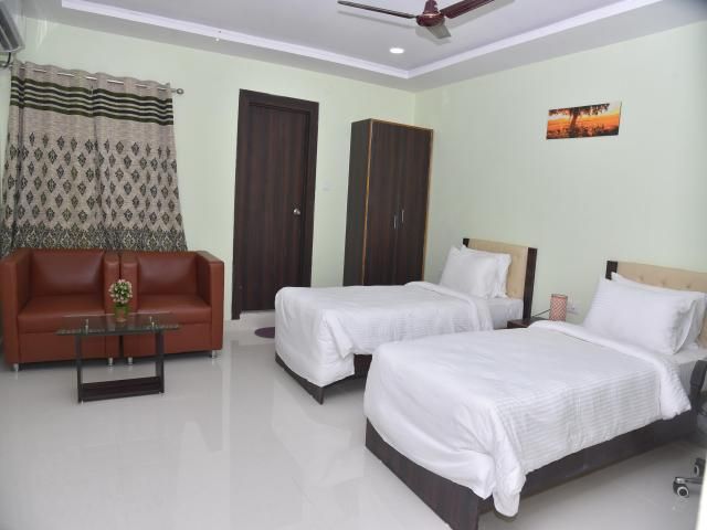 A Hotel & Convention Center Luxury 2