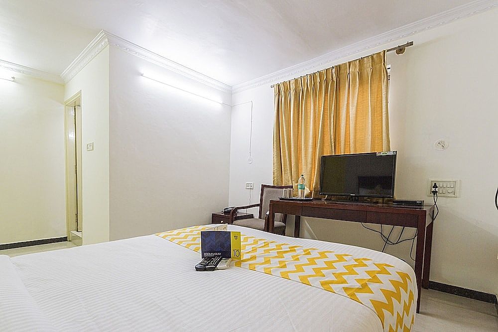 FabExpress Oriental Suites Deluxe Double Room 38