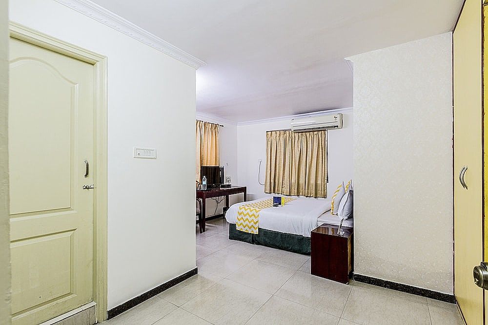 FabExpress Oriental Suites Deluxe Double Room 31