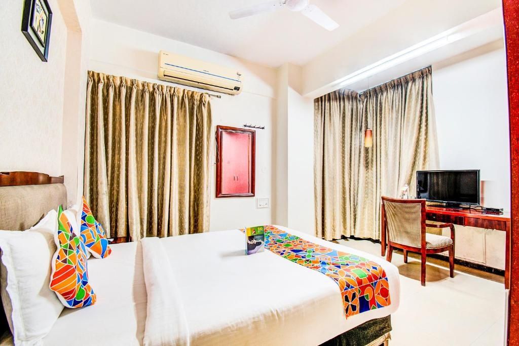 FabExpress Oriental Suites Deluxe Double Room 5