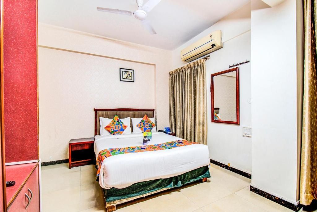 FabExpress Oriental Suites Deluxe Double Room 12