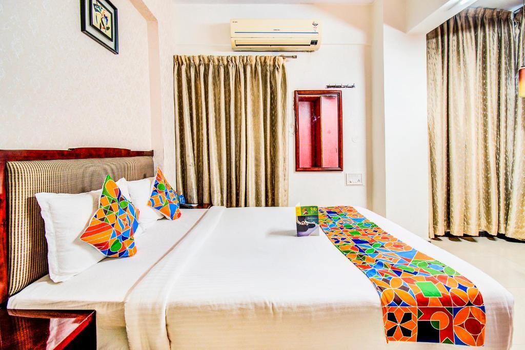 FabExpress Oriental Suites Deluxe Double Room 8