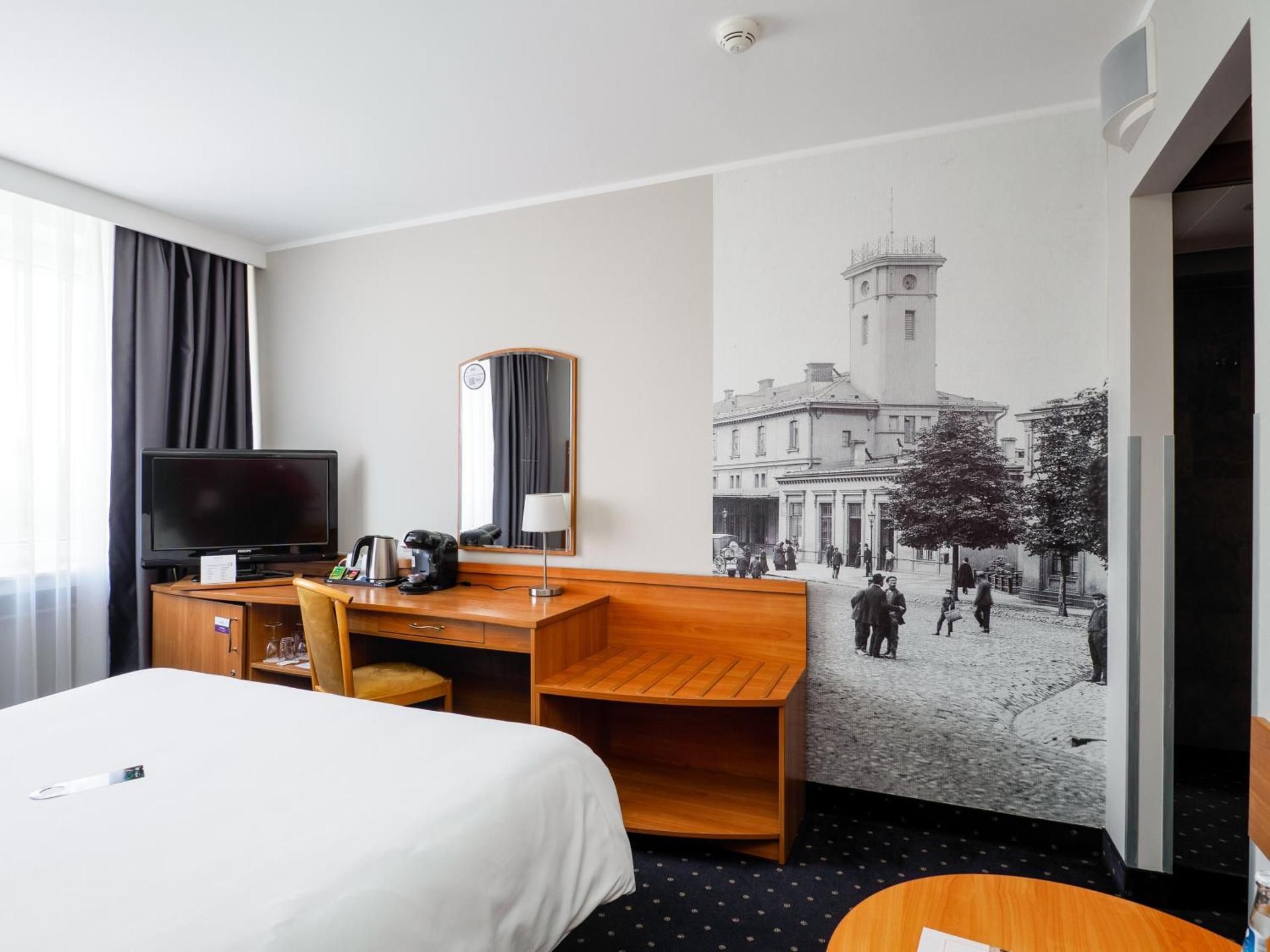 Standard Room with King Bed