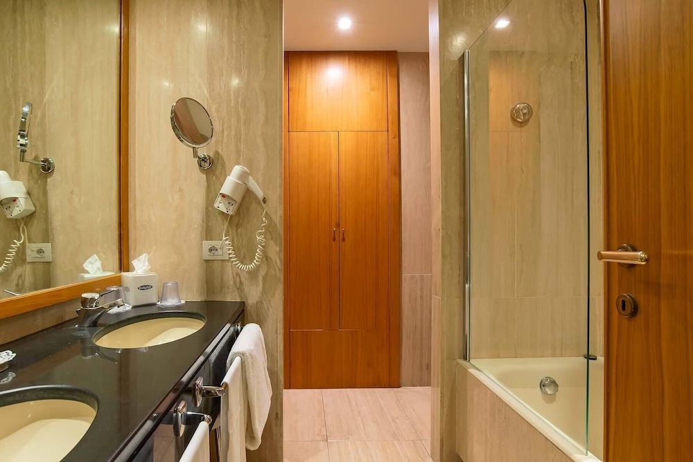 Hotel Isa Basic Room, 1 Double Bed 8