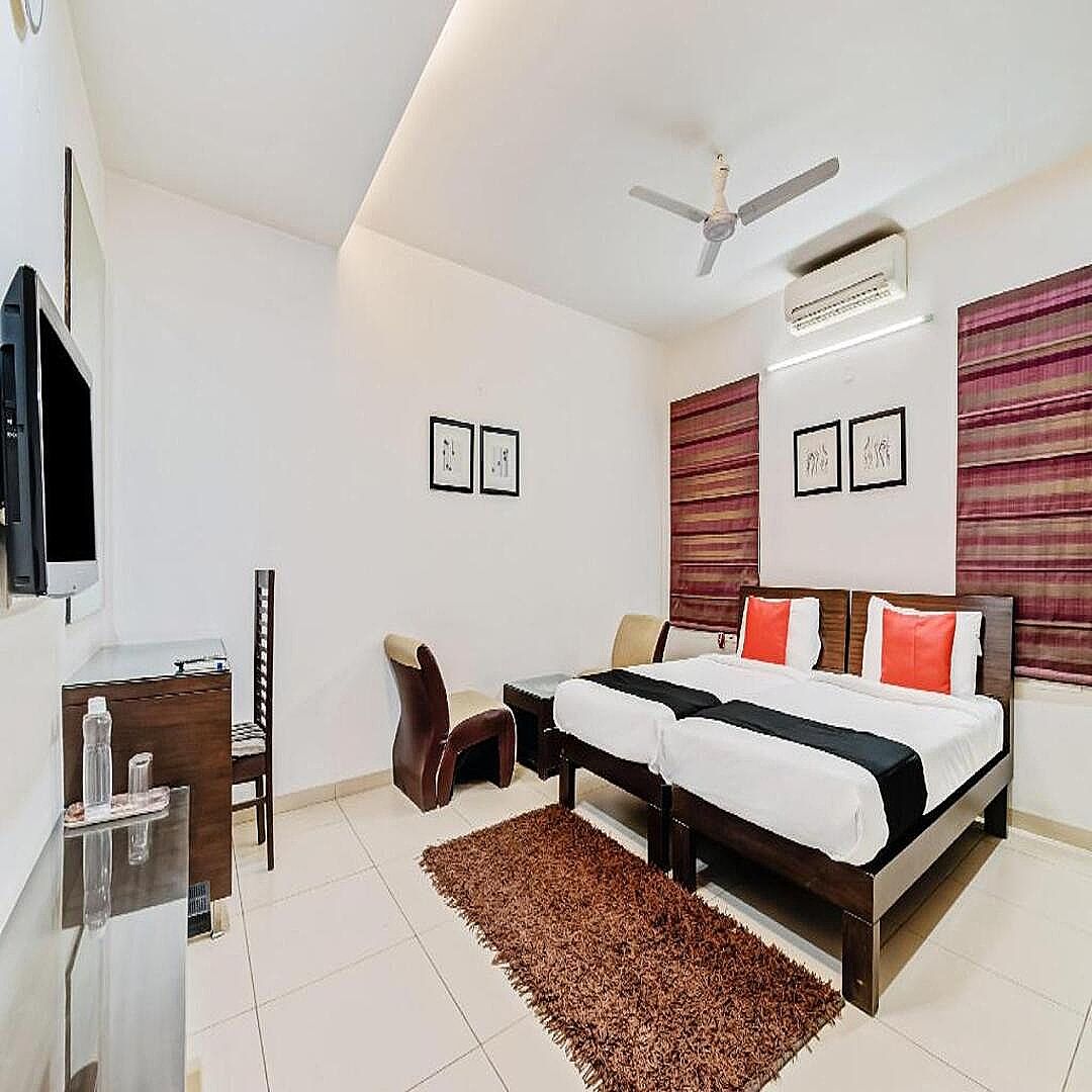 FabHotel Hill View II Executive Room 4