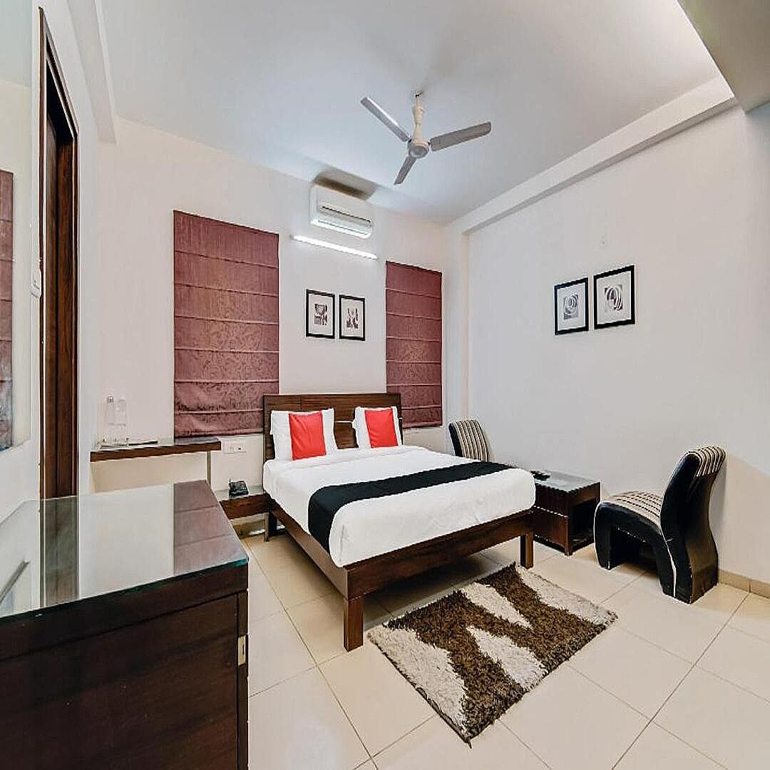 FabHotel Hill View II Executive Room 5