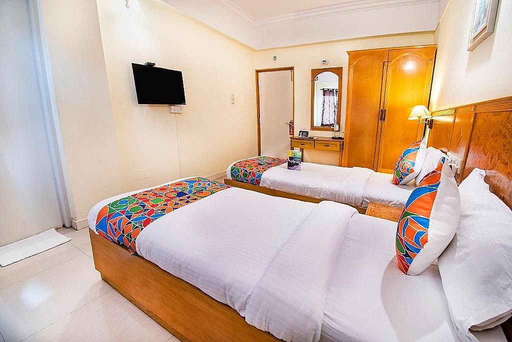 FabHotel Metro Manor Central Station Deluxe Double Room 2