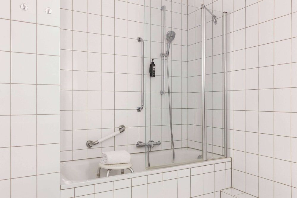 Vienna House Easy by Wyndham Limburg Comfort Room, Accessible 4