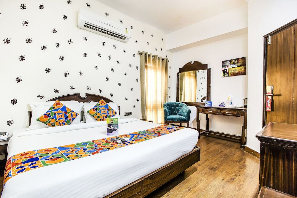 FabHotel Le Monarque Piccadily Chowk Deluxe Room 3