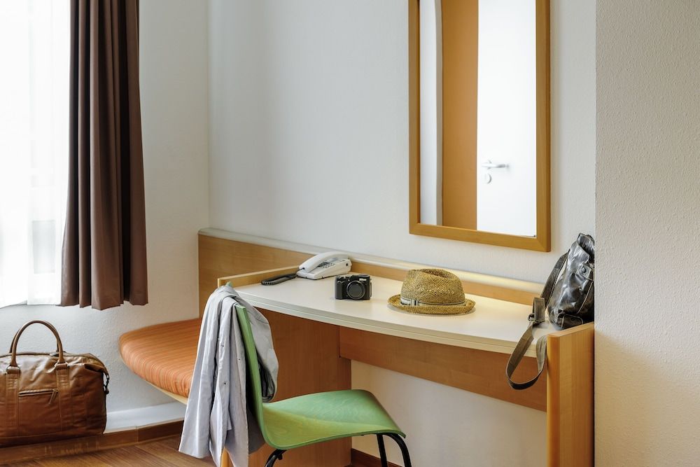 ibis Düsseldorf Hauptbahnhof Standard Double Room, 1 Double Bed 5