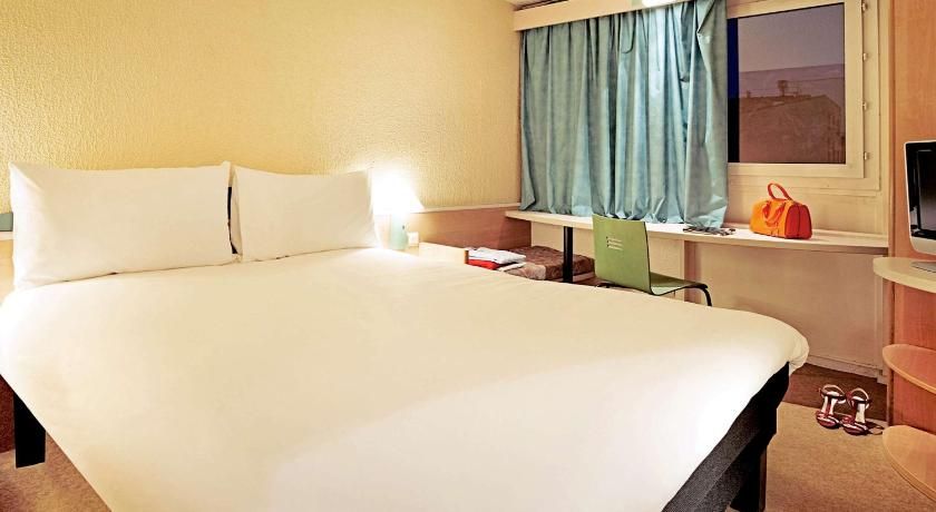 undefined ibis Düsseldorf Hauptbahnhof 8