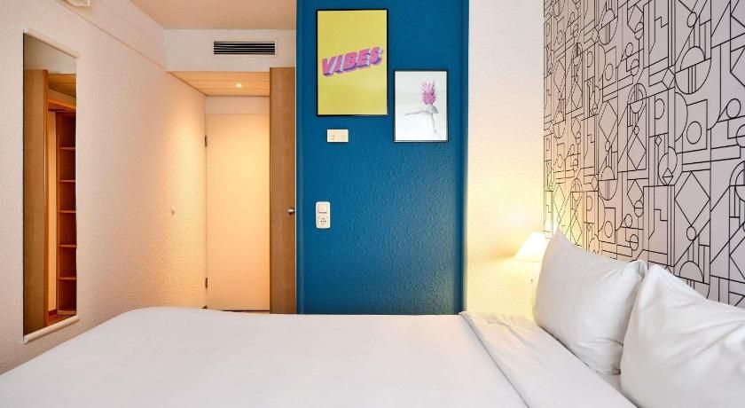 undefined ibis Düsseldorf Hauptbahnhof 10