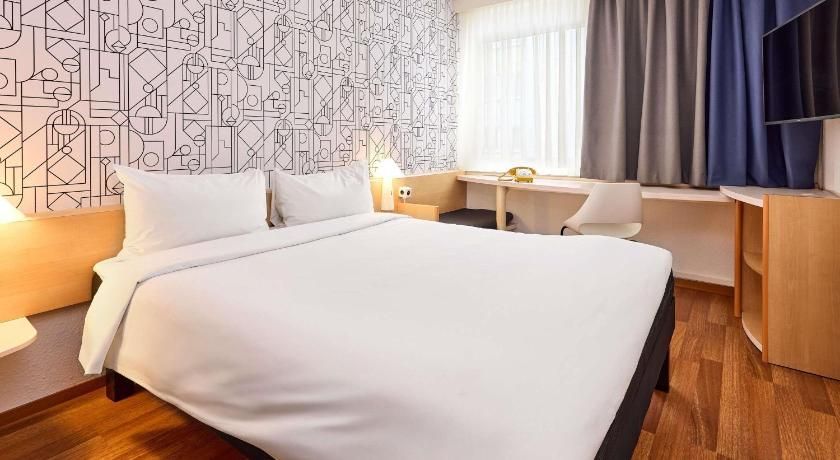 undefined ibis Düsseldorf Hauptbahnhof 9