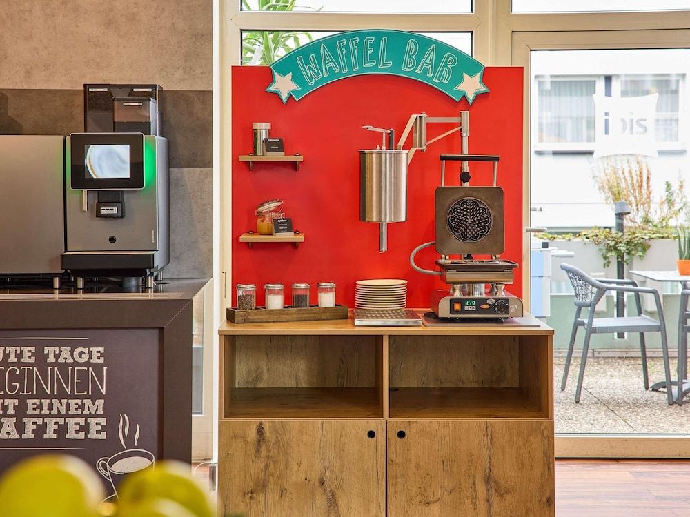 undefined ibis Düsseldorf Hauptbahnhof 10