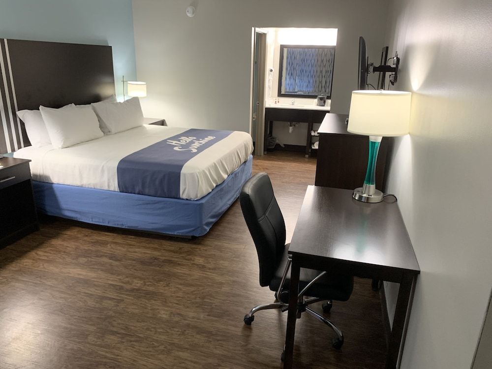 Room, 1 King Bed, Non Smoking
