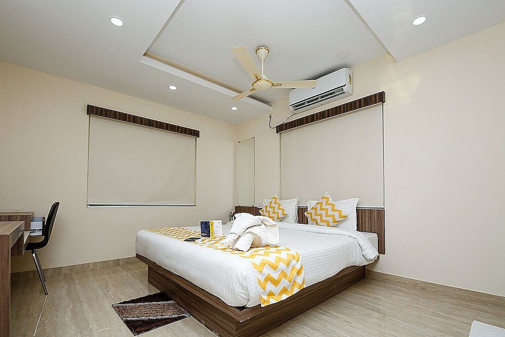  FabHotel Carnival Deluxe Room 3