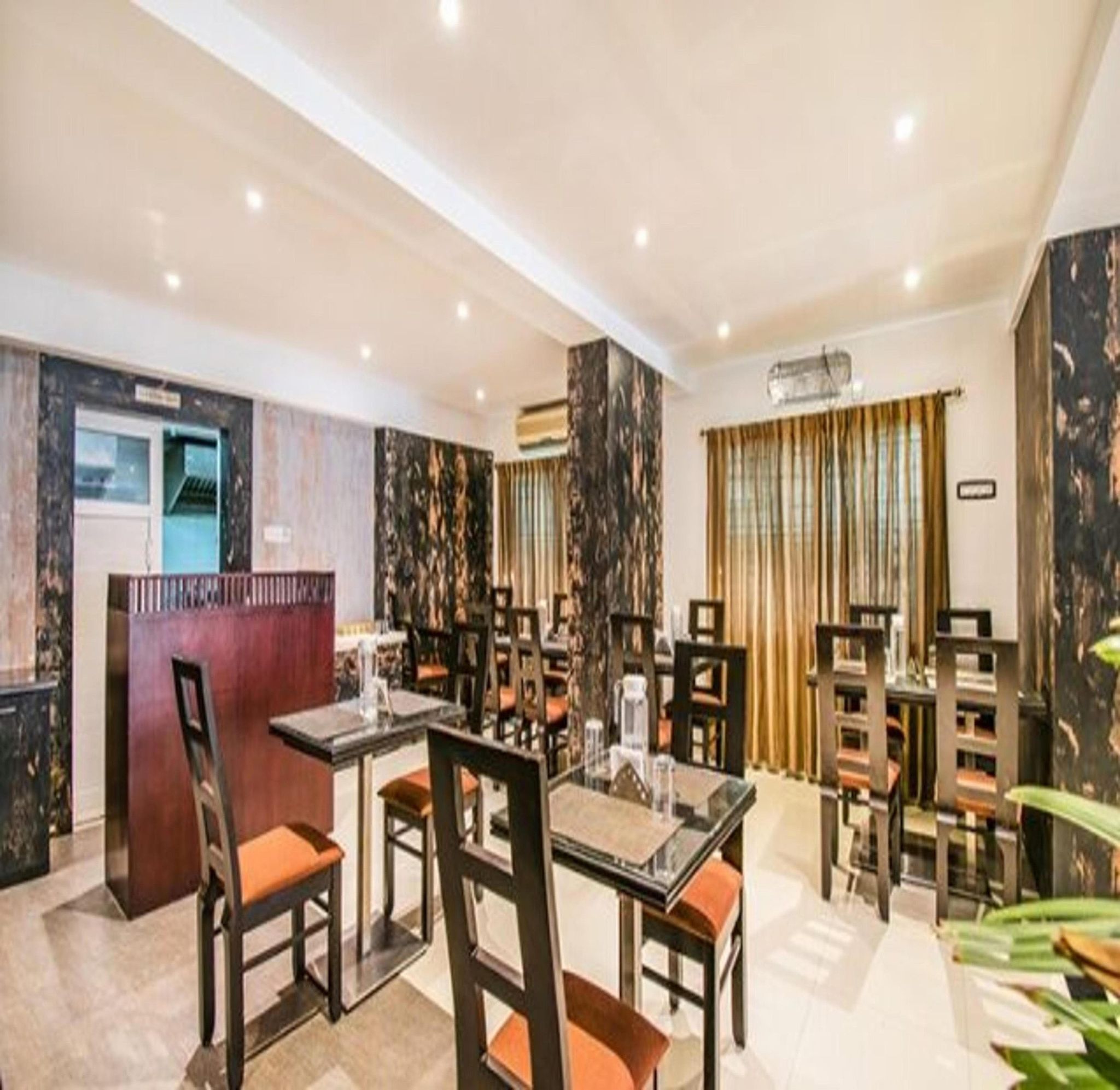 undefined FabHotel Jansi Deluxe 4