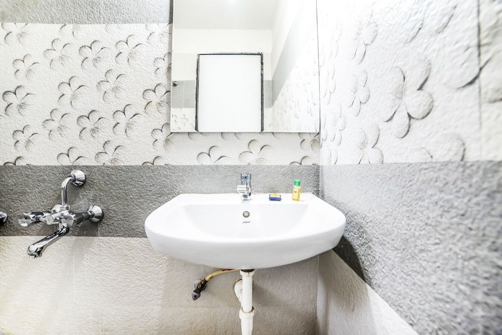 FabHotel Icon Bliss Kharadi Deluxe Double Room, 1 Double Bed, Non Smoking 10