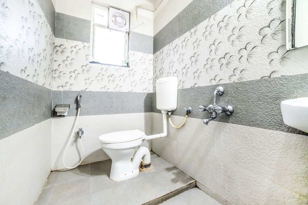 FabHotel Icon Bliss Kharadi Deluxe Double Room, 1 Double Bed, Non Smoking 9