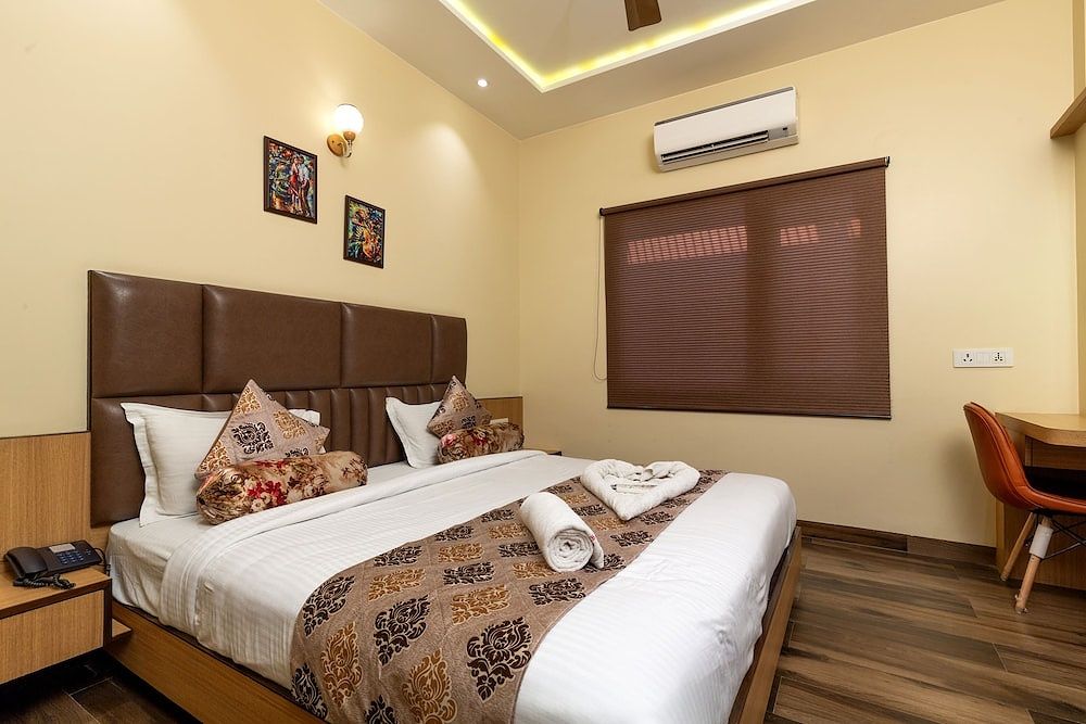 Hotel Urban Galaxy Near Golden Temple Deluxe Double Room 11