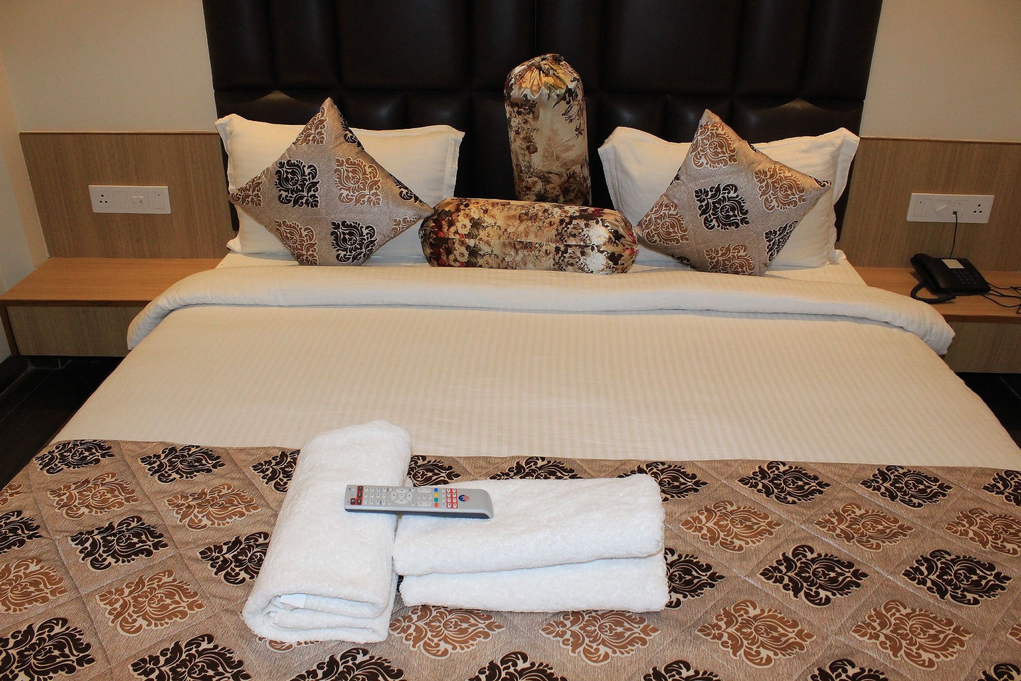 Hotel Urban Galaxy Near Golden Temple Deluxe Double Room 2