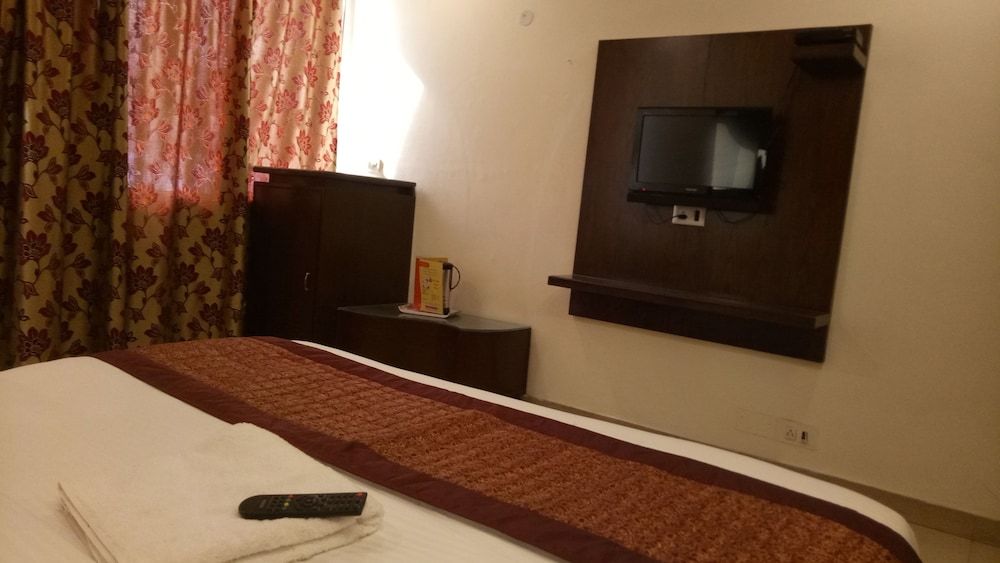Hotel Kumar Palace Deluxe Double Room 8