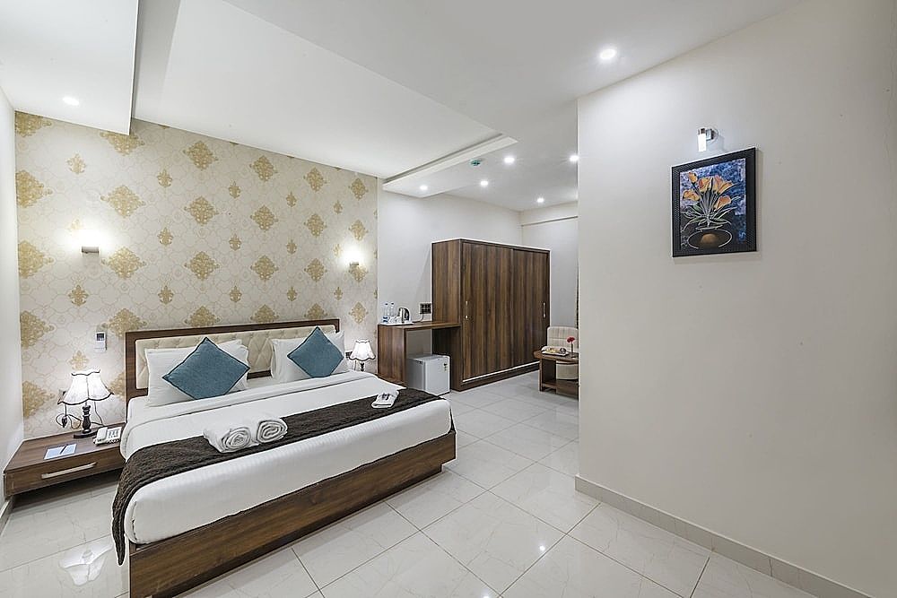 TS Royal Grand - Attibele, Hosur Luxury Room