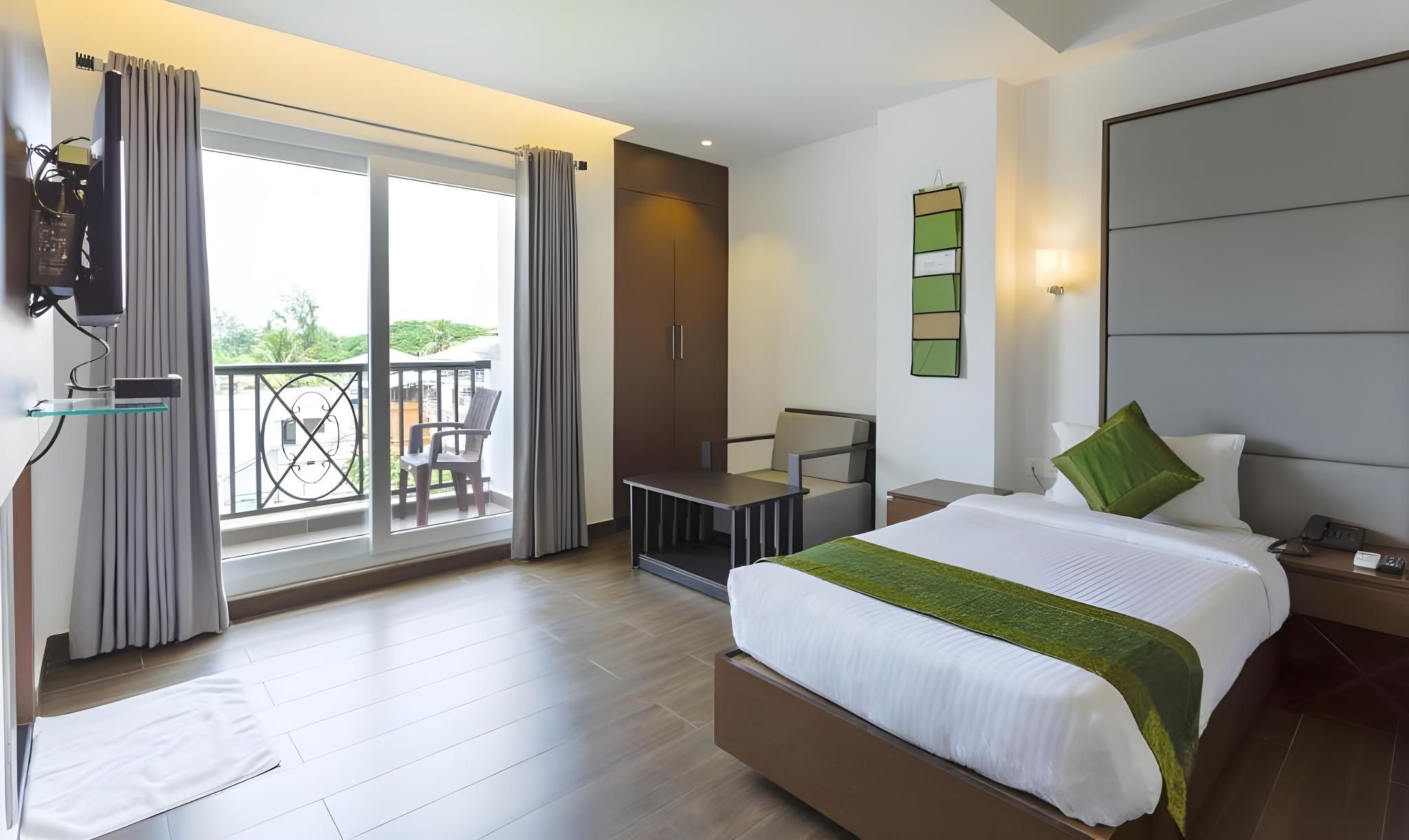 Crown Suites Executive Triple