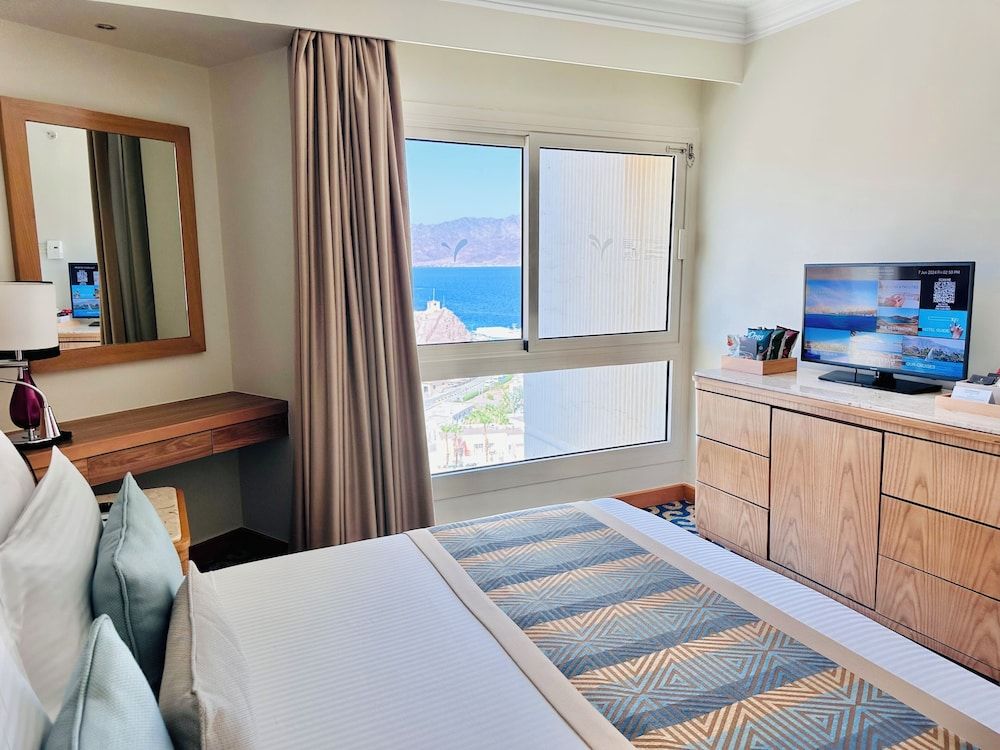Suite, 1 King Bed (Bay)