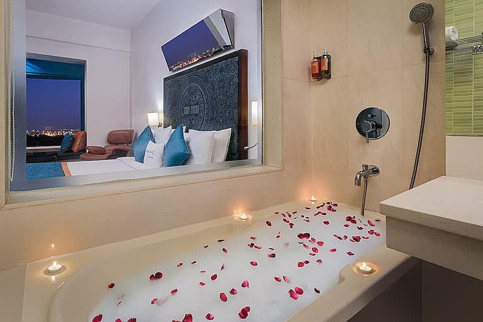 Golden Tulip City Centre Gurgaon Deluxe Room 17