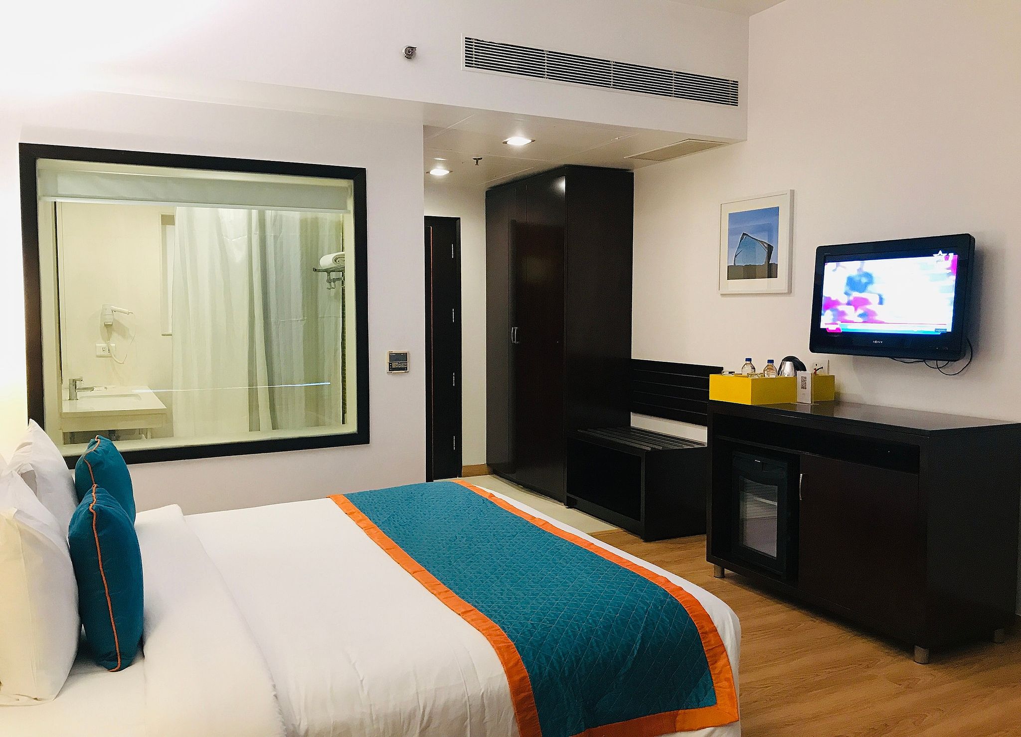 Golden Tulip City Centre Gurgaon Deluxe Room 2