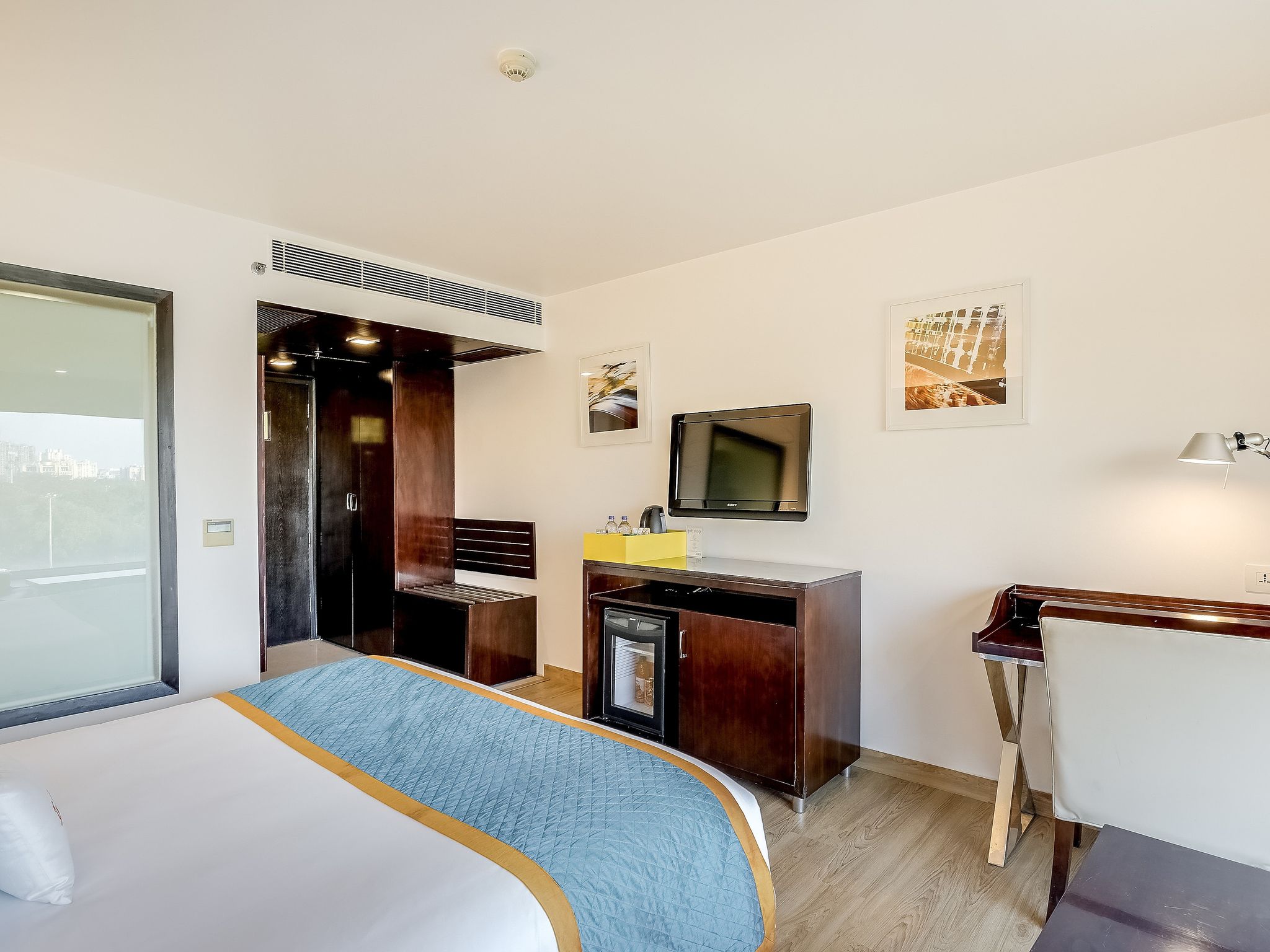 Golden Tulip City Centre Gurgaon Deluxe Room