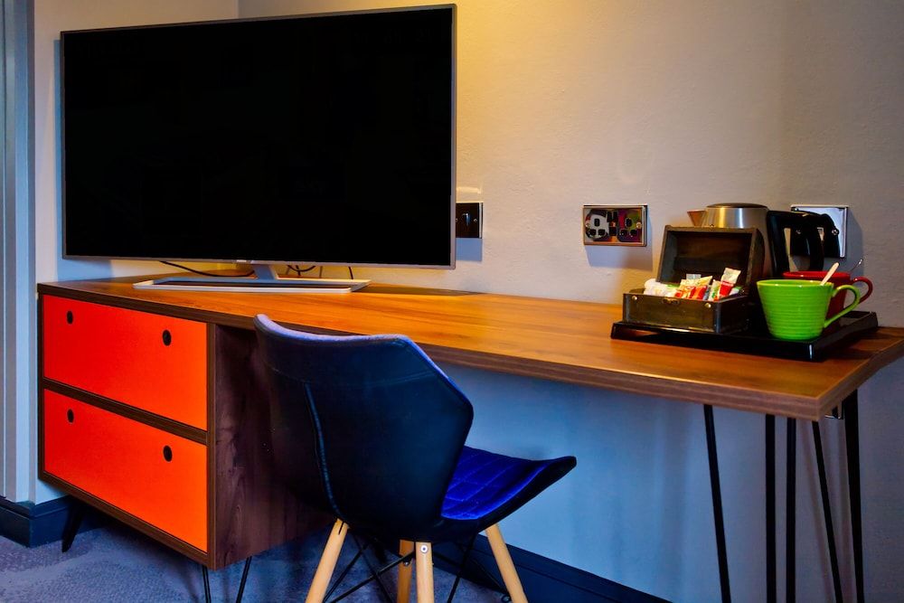 undefined Village Hotel Cardiff 8