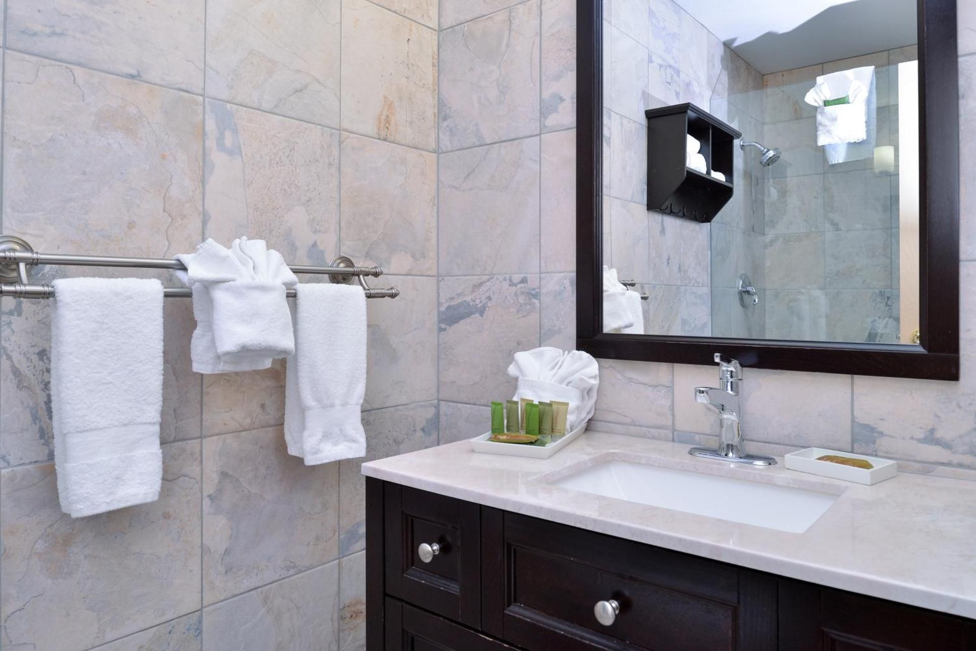 2 Bedroom Presidential Suite - 2 King Beds, Nonsmoking, Kitchen, Dining Room, 2 Bathrooms