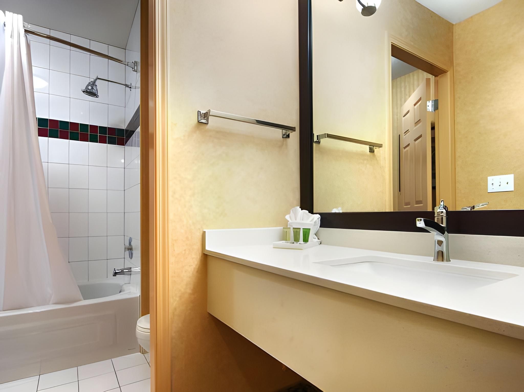 Best Western Plus Regency Inn & Conference Centre 2 queen beds, nonsmoking 3