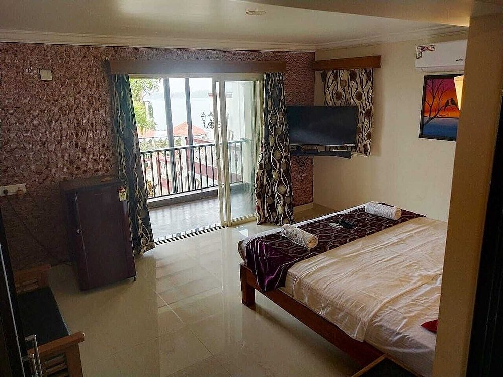 Raposo Holiday Resort - A Seaview Resort Deluxe Double Room 2