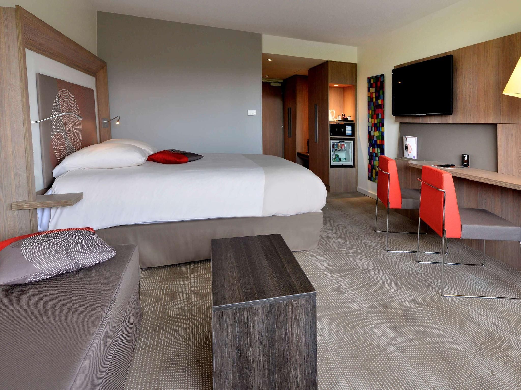 Executive Room with 1 double bed and 1 double s ofa bed