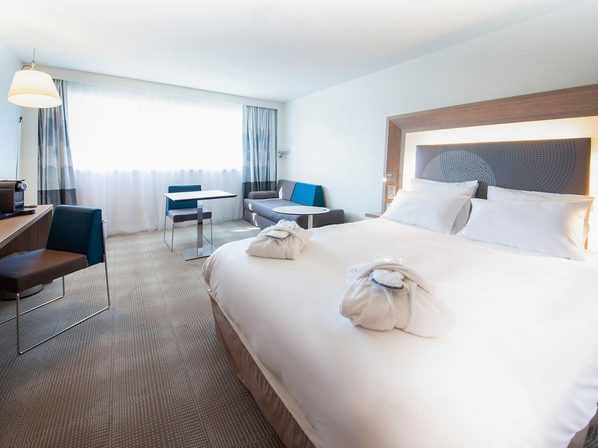 Executive Room with 1 double bed and 1 double s ofa bed