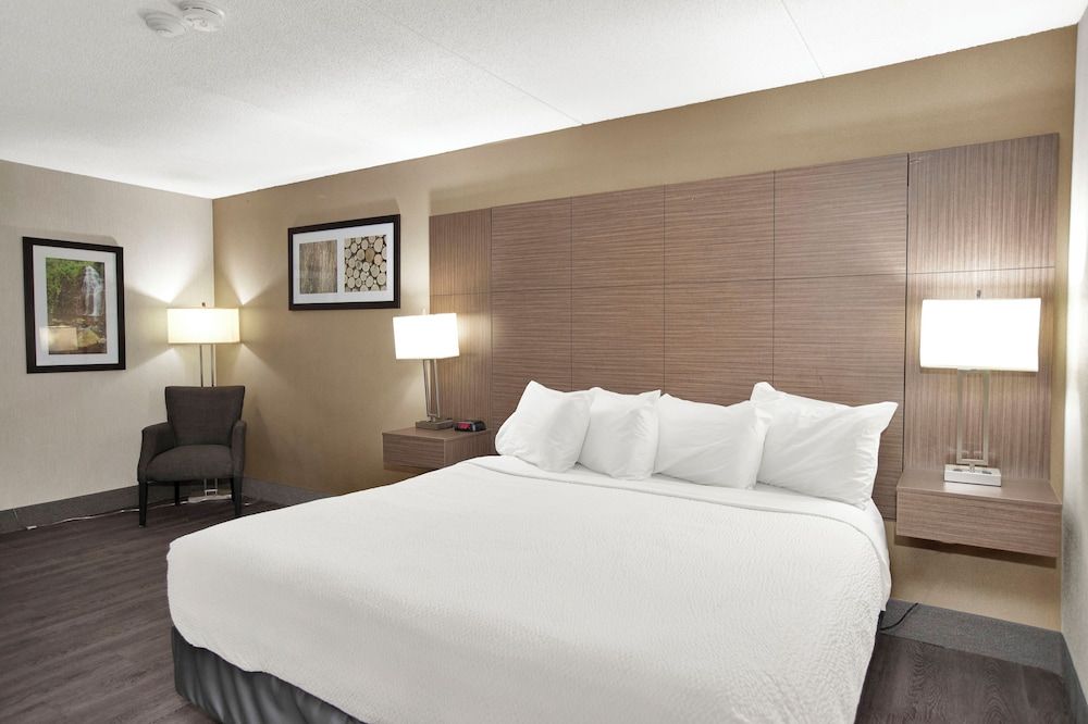 Superior Inn Hotel and Conference Centre Thunder Bay Business Room, Multiple Beds