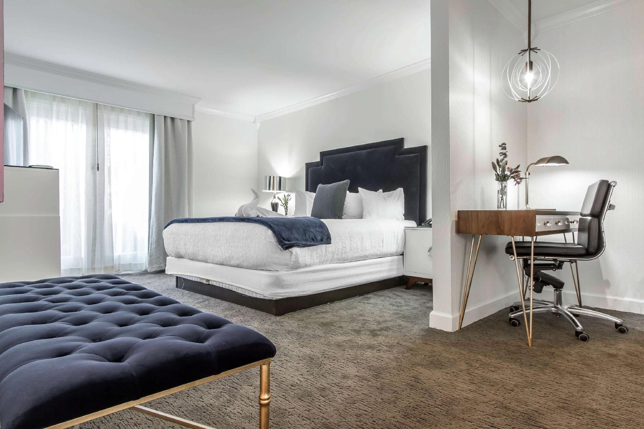 1 KING WHIRLPOOL STUDIO SUITE