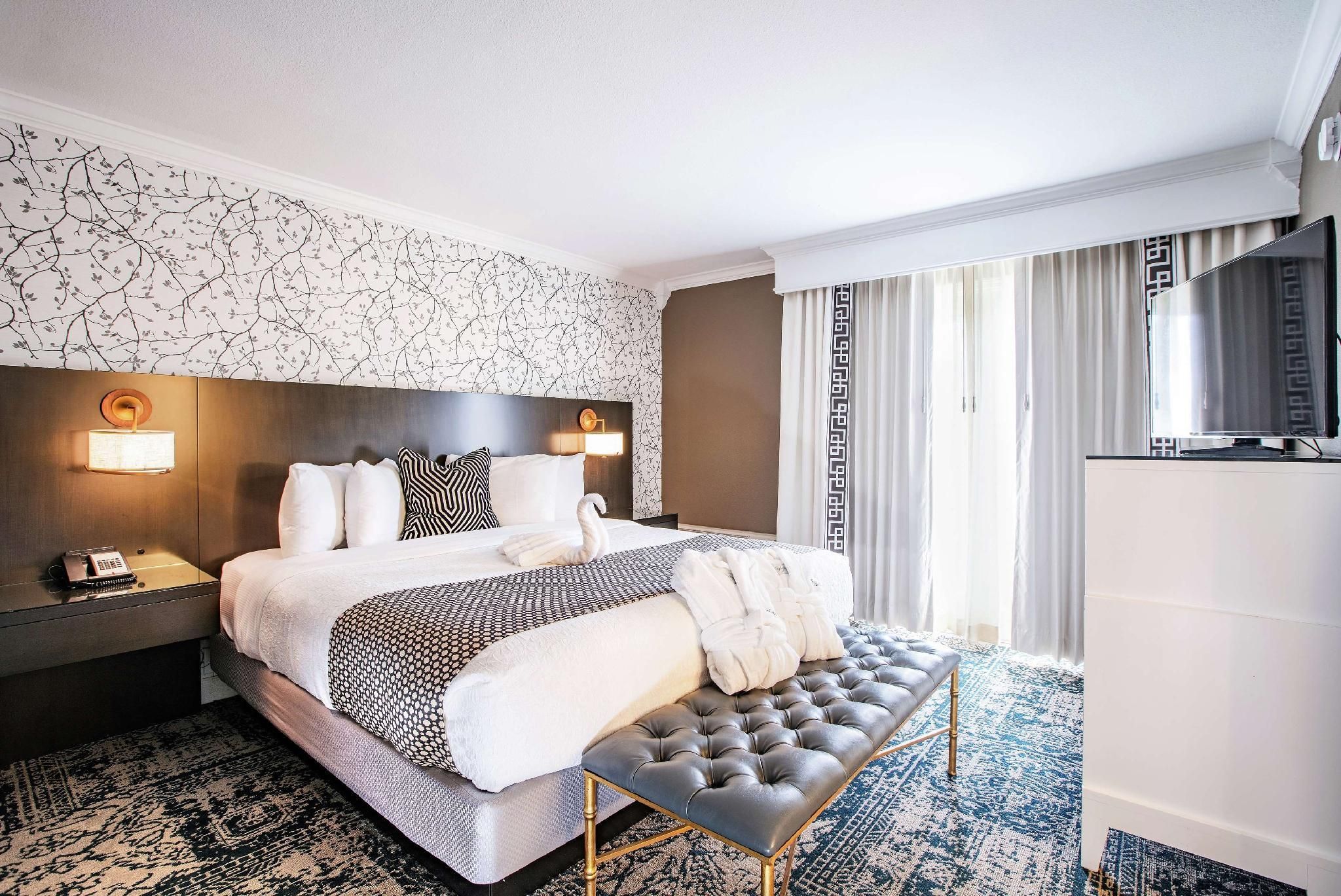 1 KING WHIRLPOOL STUDIO SUITE