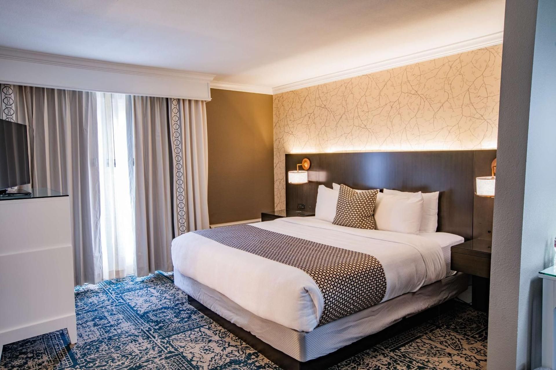1 King Bed