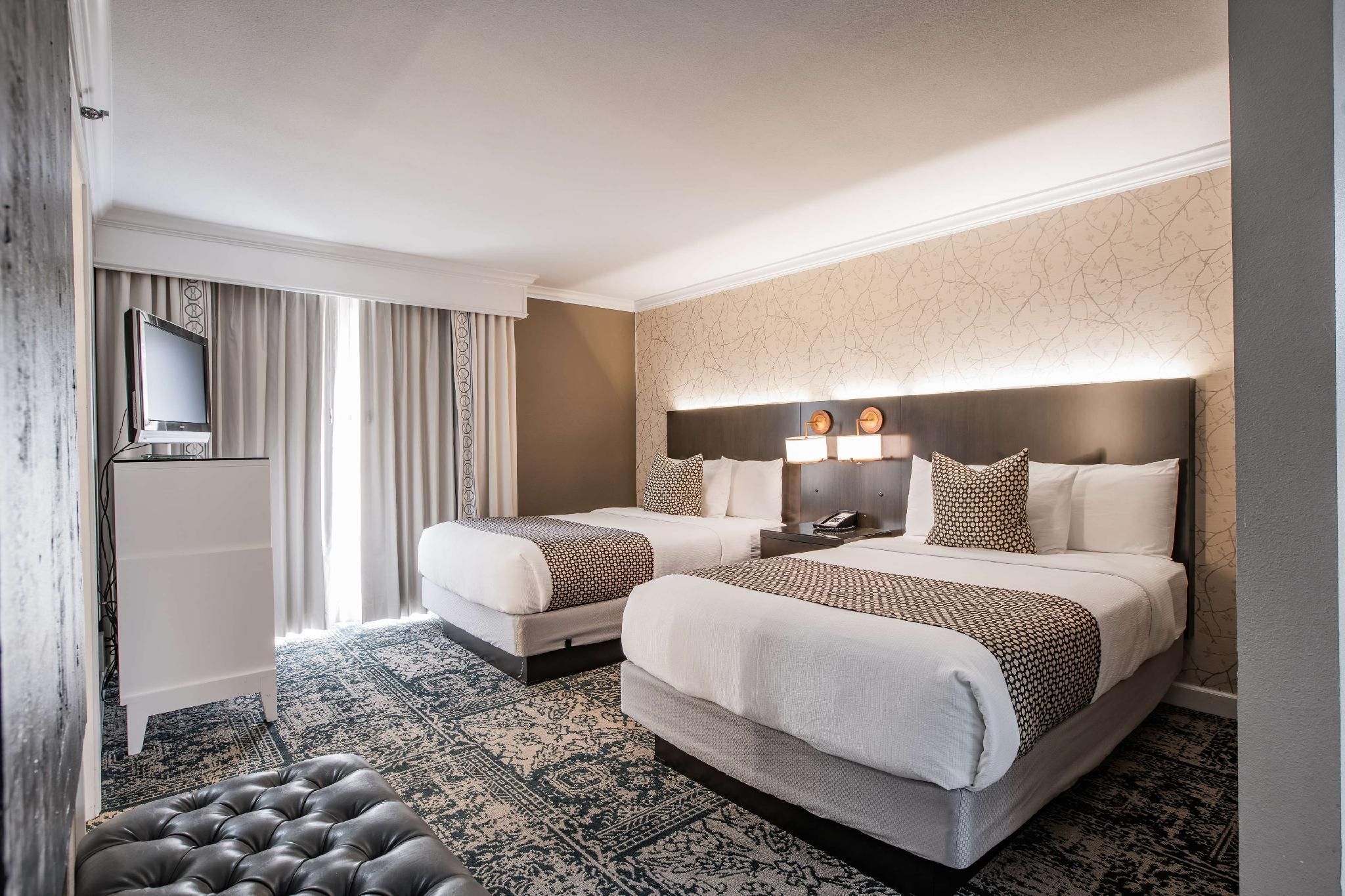 2 Double Beds